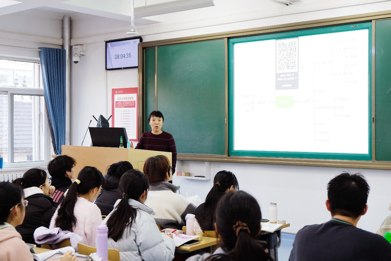 公司领导深入教学一线 共听开学第一课